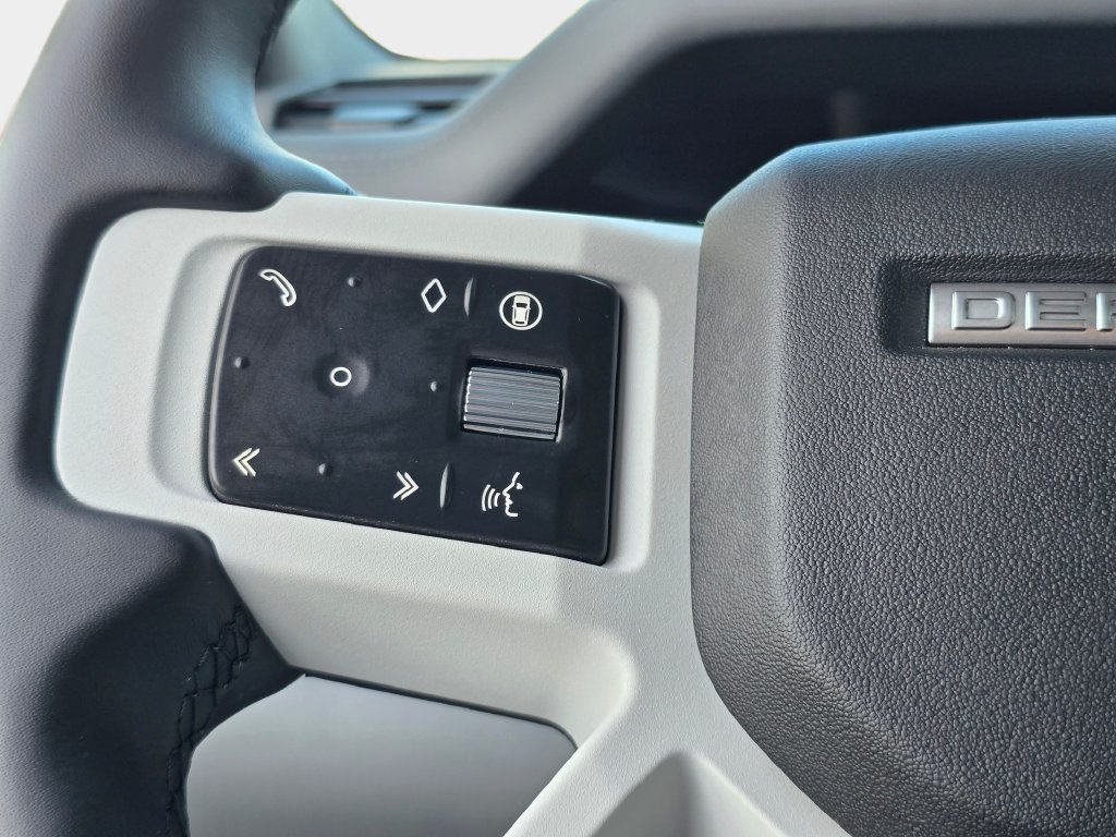 New 2026 Land Rover Defender 110 X-Dynamic SE AWD/4WD image 17