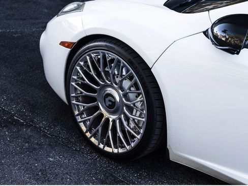Used 2013 McLaren MP4-12C Spider RWD image 10