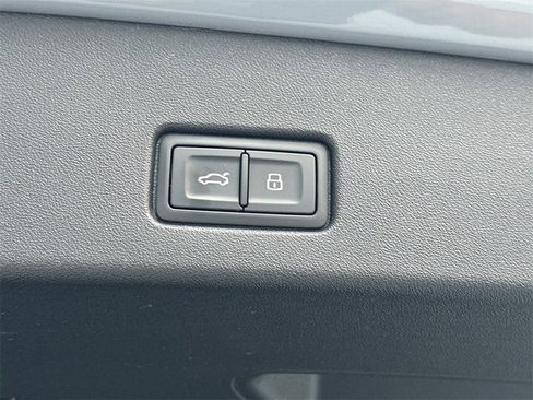 Used 2022 Audi Q4 e-tron Premium Plus w/ Premium Plus image 7