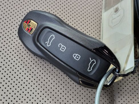 Used 2025 Porsche Macan 4 Electric AWD/4WD image 40