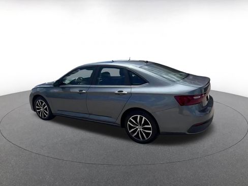 Used 2025 Volkswagen Jetta SE FWD image 10
