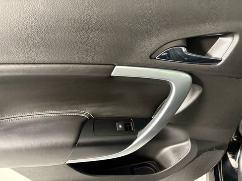 Used 2017 Buick Regal Sport Touring image 37