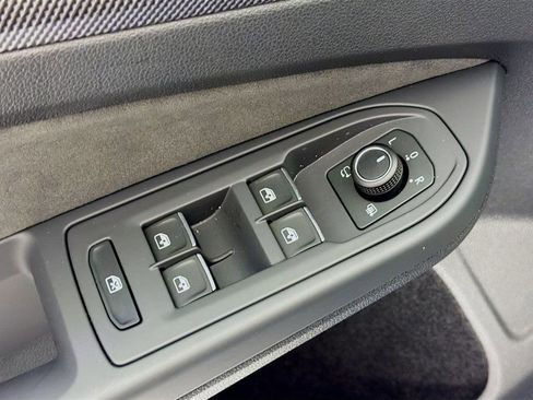 Used 2025 Volkswagen GTI SE image 19