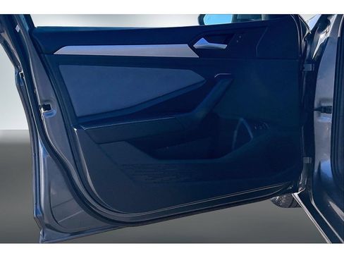 Used 2025 Volkswagen Jetta SE FWD image 16