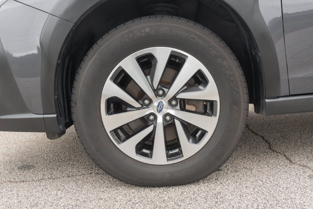 Used 2024 Subaru Outback Premium AWD/4WD image 3