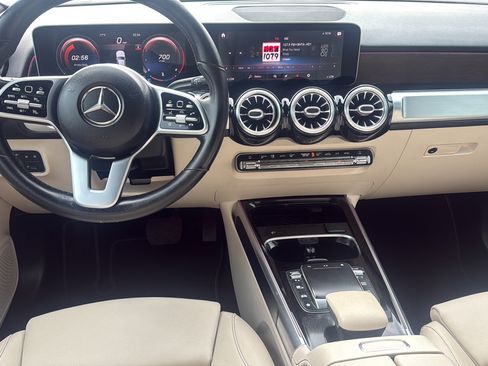 Used 2021 Mercedes-Benz GLB 250 w/ Premium Package image 12