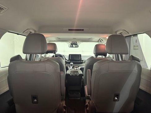 Used 2021 Toyota Sienna XLE image 9