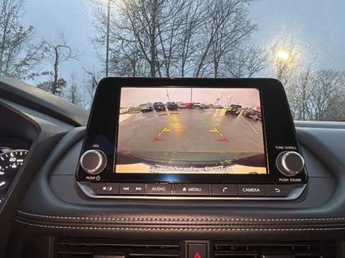 Used 2024 Nissan Rogue S image 21