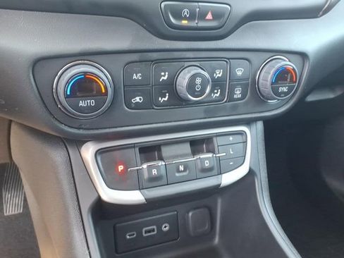 Used 2023 GMC Terrain SLE w/ Driver Convenience Package AWD/4WD image 18