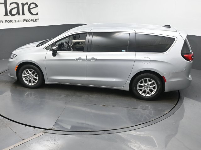 Used 2024 Chrysler Pacifica Touring-L FWD image 49