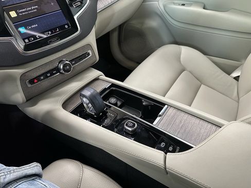 Used 2024 Volvo XC90 B6 Plus w/ Protection Package Premier image 32