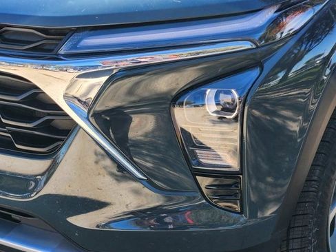 Used 2025 Chevrolet Trax LT w/ Driver Confidence Package image 17