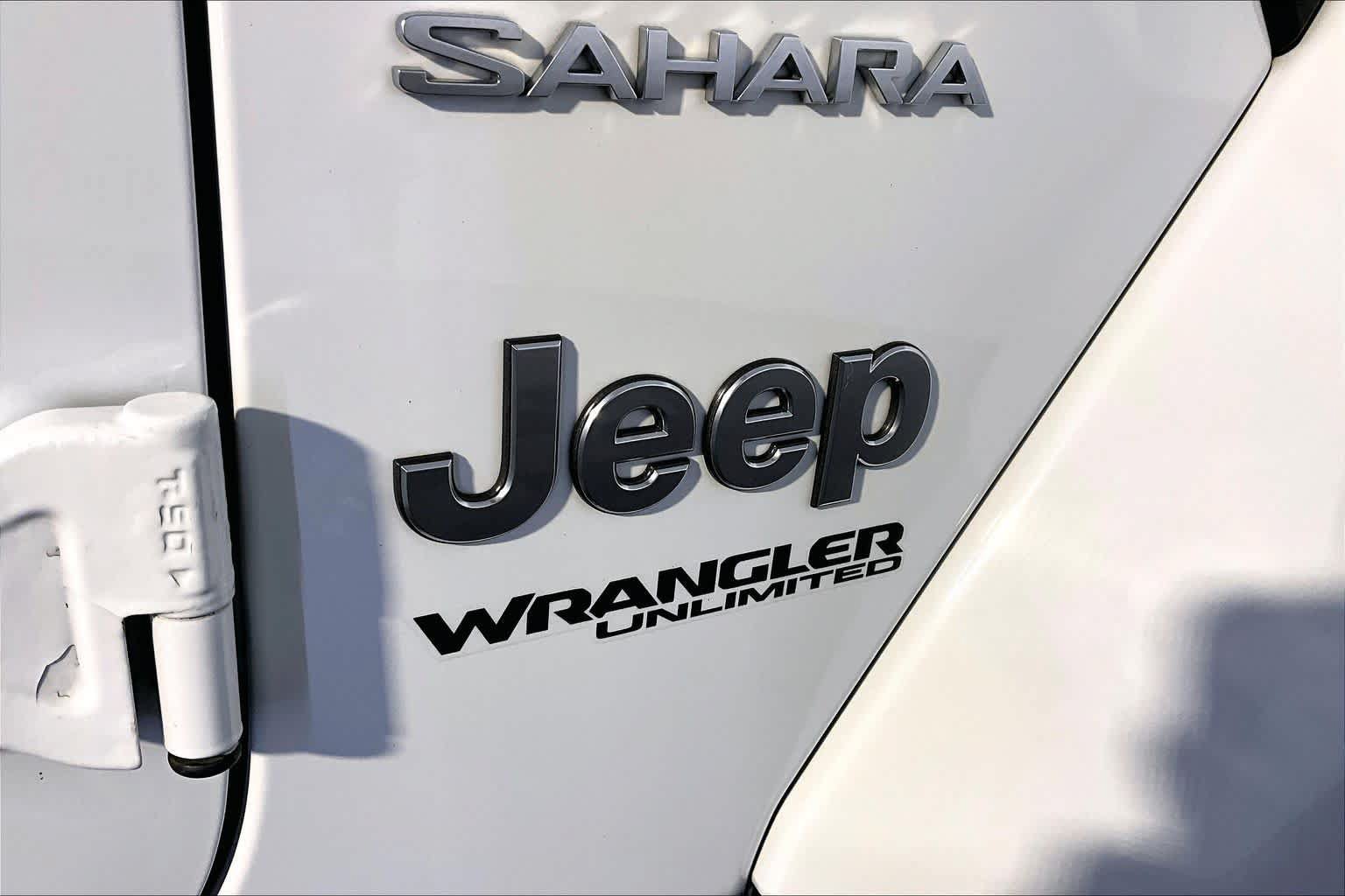 Used 2018 Jeep Wrangler Unlimited Sahara w/ Dual Top Group AWD/4WD image 33