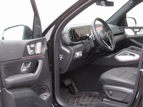 Certified 2025 Mercedes-Benz GLS 450 4MATIC image 8