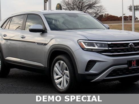 Used 2023 Volkswagen Atlas Cross Sport SE image 1