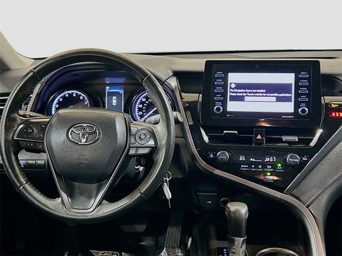 Used 2023 Toyota Camry SE image 18