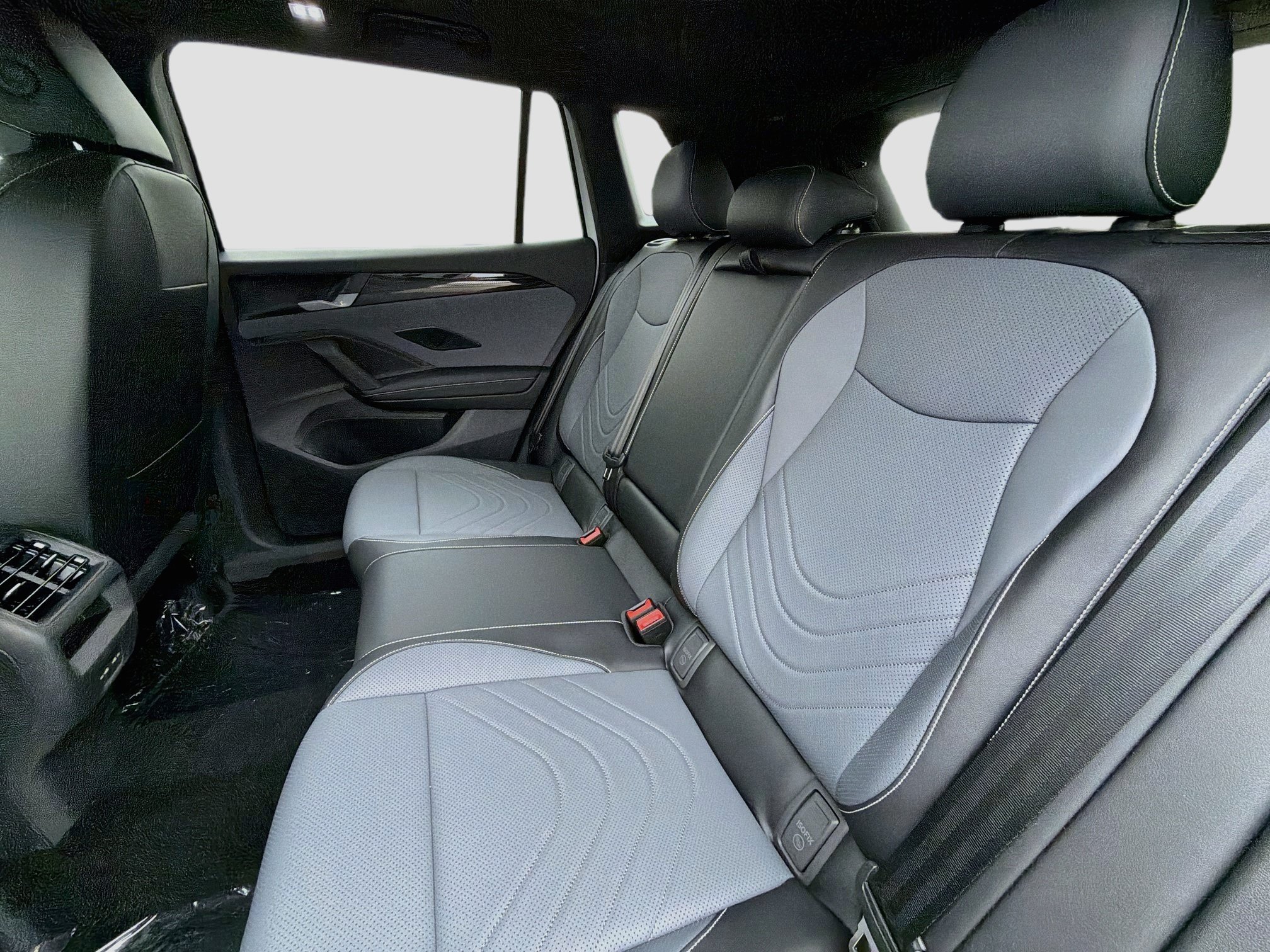 Used 2026 Volkswagen Tiguan SE R-Line FWD image 20