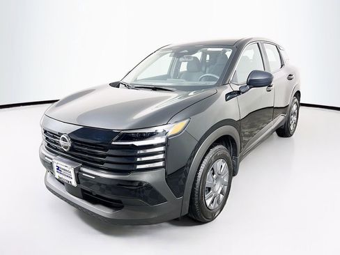 Used 2025 Nissan Kicks S image 3