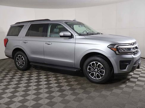 Used 2024 Ford Expedition XLT image 15