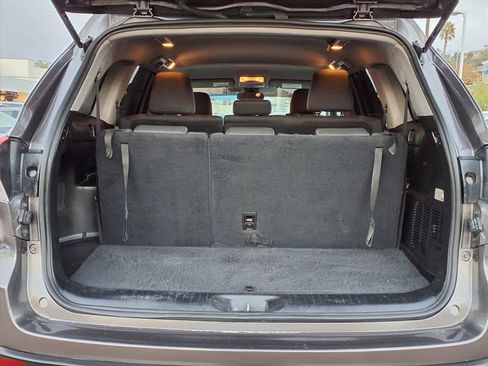 Used 2019 Toyota Highlander LE image 6