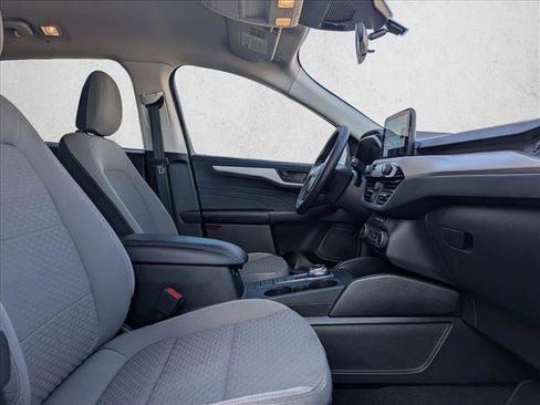 Used 2022 Ford Escape SE w/ SE Sport Appearance Package image 17