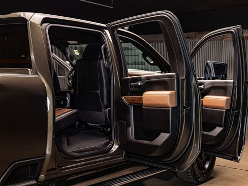 Used 2023 Chevrolet Silverado 2500 High Country w/ Technology Package image 31