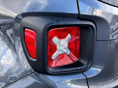 Used 2022 Jeep Renegade Latitude image 30