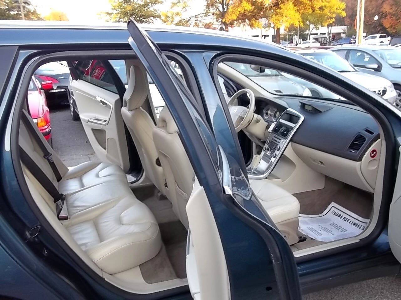 Used 2010 Volvo XC60 T6 AWD/4WD image 10
