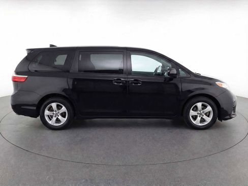 Used 2020 Toyota Sienna L image 9