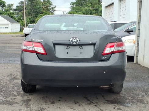Used 2010 Toyota Camry LE FWD image 4
