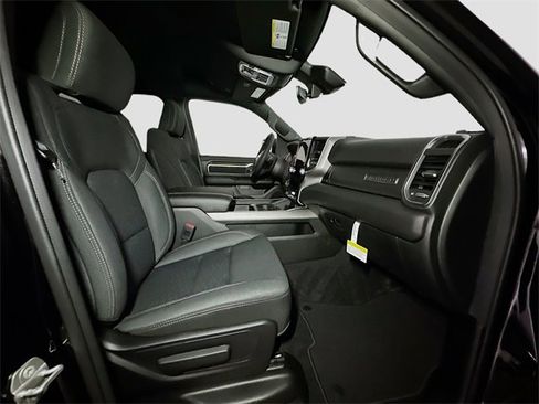 New 2026 RAM 1500 4x4 Crew Cab image 30