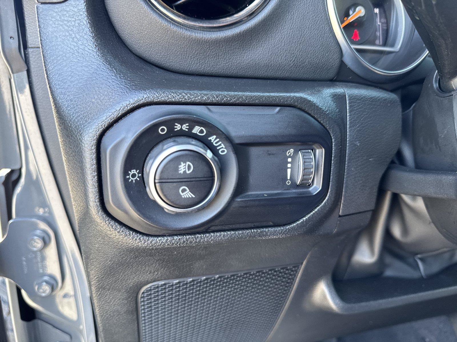 Used 2023 Jeep Gladiator Overland AWD/4WD image 16