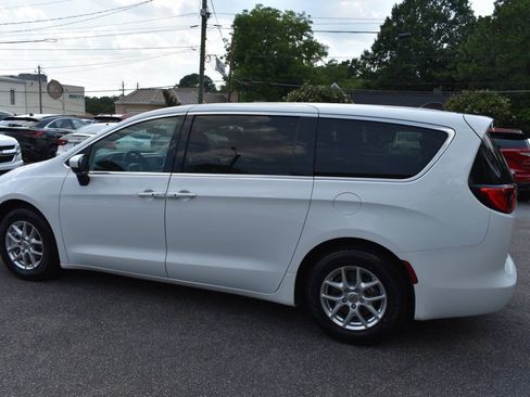Used 2022 Chrysler Voyager LX FWD image 39