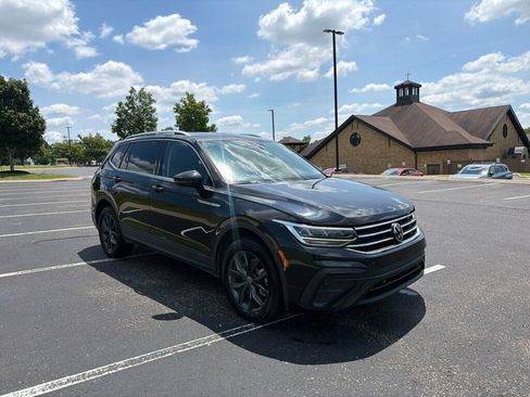Used 2022 Volkswagen Tiguan SE FWD image 3