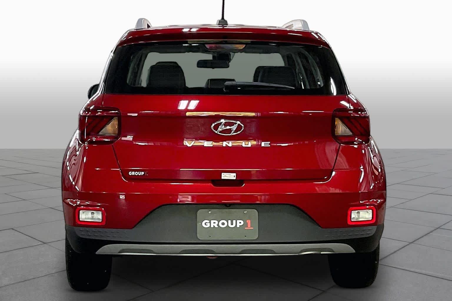 Used 2024 Hyundai Venue Limited FWD image 5