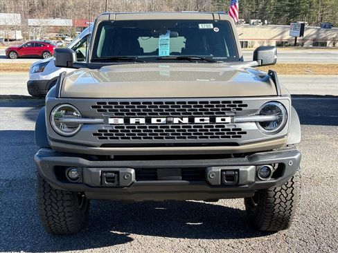 New 2025 Ford Bronco Badlands image 2