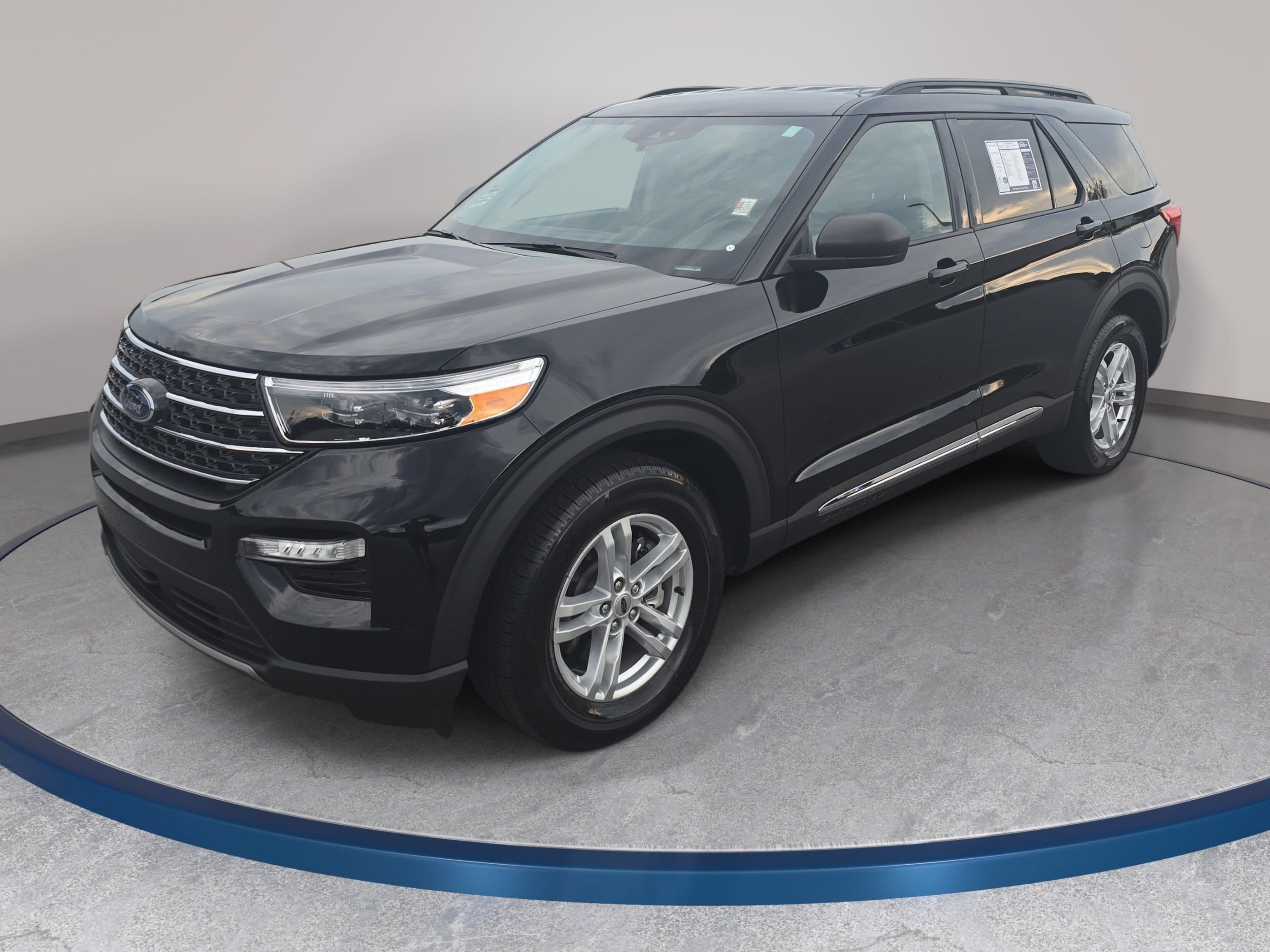 Used 2023 Ford Explorer XLT w/ Equipment Group 202A AWD/4WD image 1