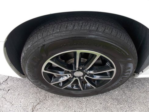 Used 2018 Dodge Grand Caravan SE FWD image 23