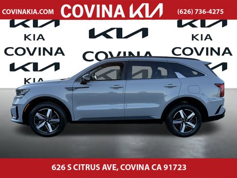 Used 2022 Kia Sorento EX w/ Panoramic Sunroof Package image 5