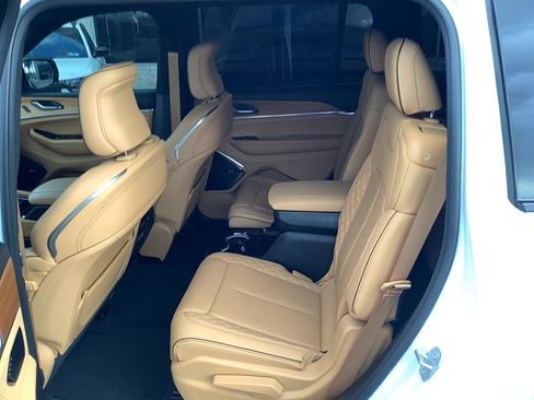 Certified 2024 Jeep Grand Cherokee L Summit AWD/4WD image 9