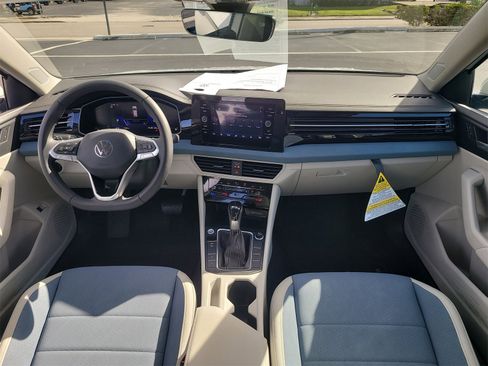 Certified 2025 Volkswagen Jetta SE image 14