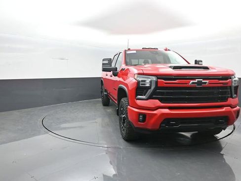 Used 2024 Chevrolet Silverado 2500 LTZ w/ LTZ Plus Package image 2