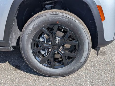 New 2026 Jeep Grand Cherokee Altitude AWD/4WD image 10