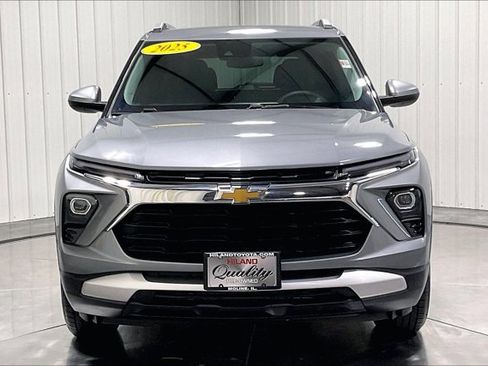 Used 2025 Chevrolet TrailBlazer LT AWD/4WD image 2