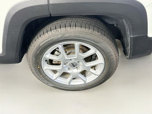Used 2023 Jeep Renegade Latitude AWD/4WD image 11