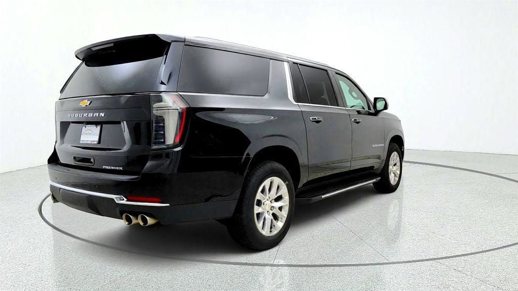 Used 2026 Chevrolet Suburban Premier AWD/4WD image 5
