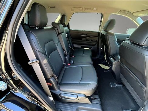 Certified 2024 Nissan Pathfinder SL w/ Black Appearance Package AWD/4WD image 25