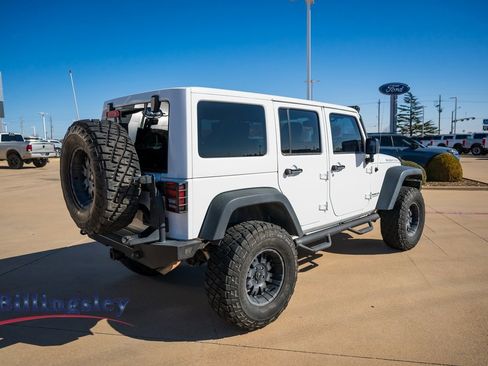 Used 2013 Jeep Wrangler Unlimited Rubicon w/ Connectivity Group image 7