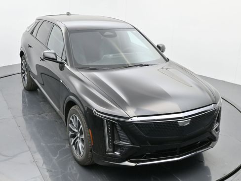 New 2025 Cadillac Lyriq Sport RWD image 30