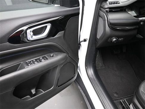 New 2026 Jeep Compass Latitude image 14